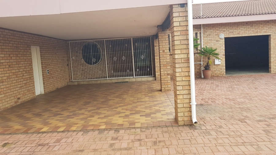 5 Bedroom Property for Sale in Sasolburg Rural Free State